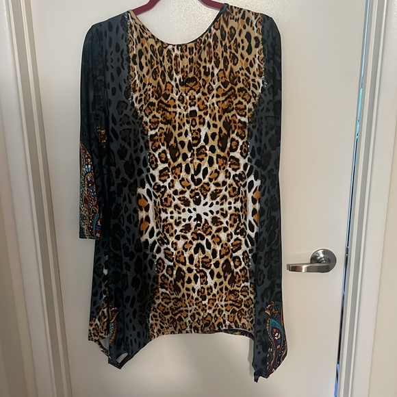 White Mark 3/4 Sleeve Handkerchief Hem Tunic Top (size 1x) - Picture 8 of 16